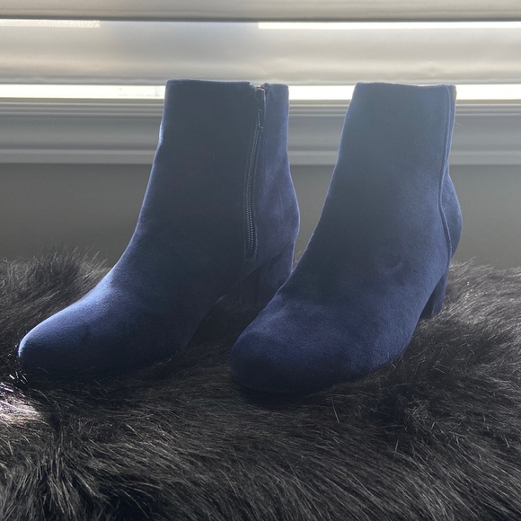 Navy blue velour booties - Picture 1 of 4